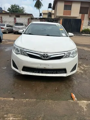 Toyota Camry LE 4dr Sedan (2.5L 4cyl 6A) 2013 White