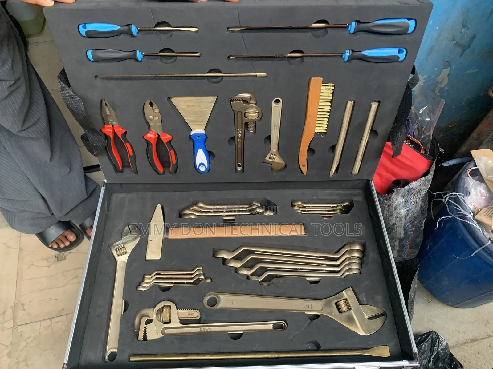 Non Spark Toolbox Set