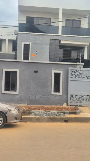 7bdrm Duplex in Ikeja Gra Estate for sale