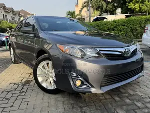 Toyota Camry XLE 4dr Sedan (2.5L 4cyl 6A) 2014 Gray