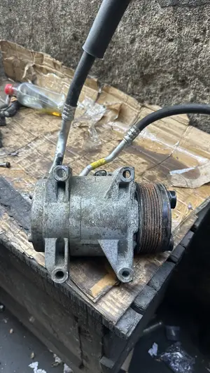 Nissan Pathfinder a/C Compressor 2005 Model