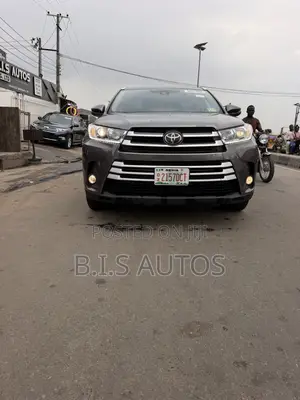 Toyota Highlander XLE 4x2 V6 (3.5L 6cyl 8A) 2017 Gray