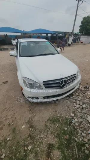Mercedes-Benz C300 Luxury Sedan AWD (3.0L 6cyl 7A) 2009 White