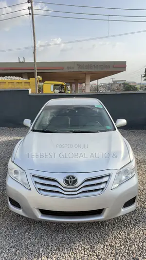 Toyota Camry LE 4dr Sedan (2.5L 4cyl 6AM) 2010 Silver