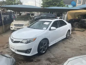 Toyota Camry SE V6 4dr Sedan (3.5L 6cyl 6A) 2013 White