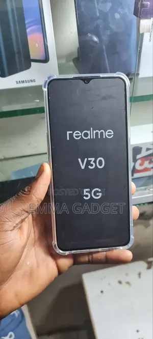 Realme V30 128 GB Black