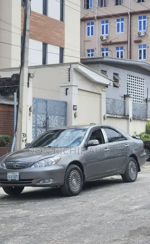 Toyota Camry 2005 Gray