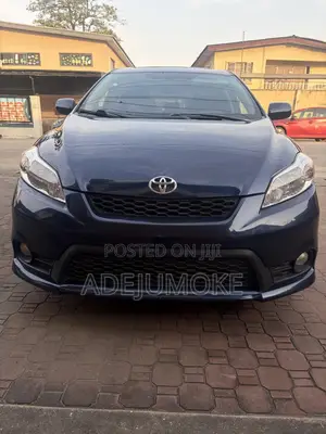 Toyota Matrix L Hatchback FWD (1.8L 4cyl 5M) 2012 Blue