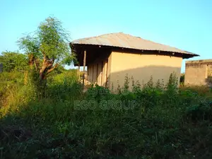7 Room Bongalow on 1 Plot of Land for Sale