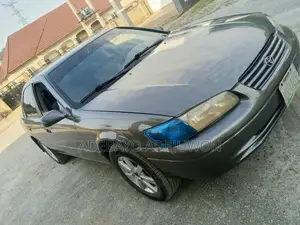 Toyota Camry LE 4dr Sedan (2.2L 4cyl 4A) 2000 Gray
