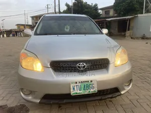 Toyota Matrix Hatchback AWD (1.8L 4cyl 4A) 2005 Silver
