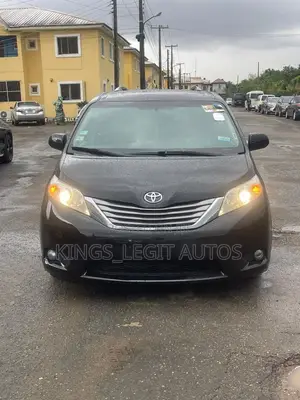 Toyota Sienna LE 7-Passenger 4dr Minivan AWD (3.5L 6cyl 6A) 2015 Black