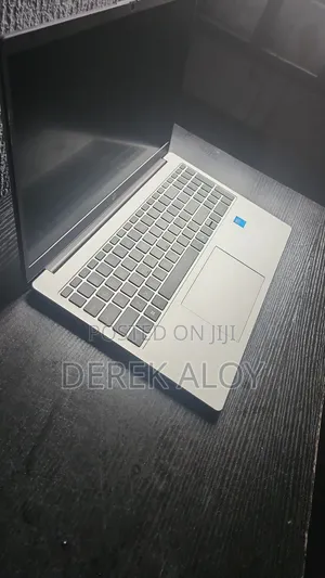 Laptop HP 250 G10 8GB Intel Core i5 SSD 512GB