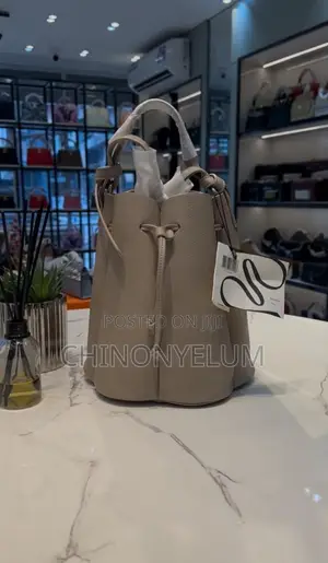 Luxury Ladies Handbag – Elegant, Stylish & Classy Design