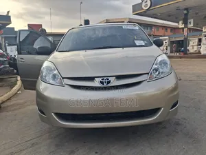 Toyota Sienna LE AWD 2006 Gold