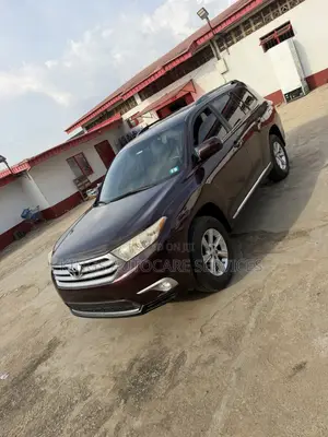 Toyota Highlander 3.5L 4WD 2013 Brown