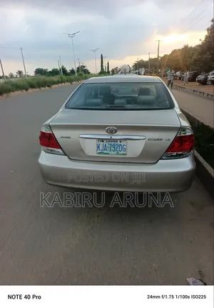 Toyota Camry 2005 Gold