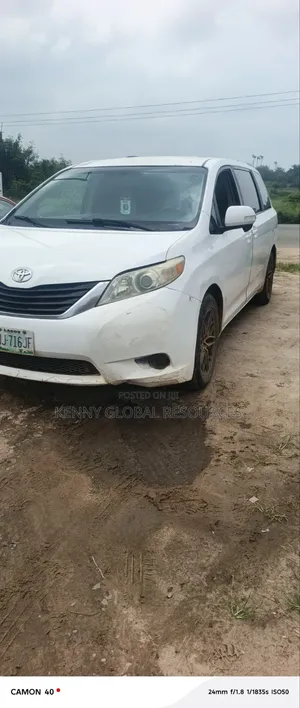 Toyota Sienna 2011 White