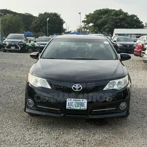 Toyota Camry SE 4dr Sedan (2.5L 4cyl 6A) 2013 Black