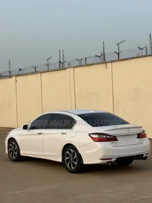 Honda Accord Touring V-6 4dr Sedan (3.5L 6cyl 6A) 2014 White
