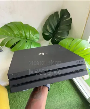 PS4 Pro With Fc27 and 18 Games Inside With Pad