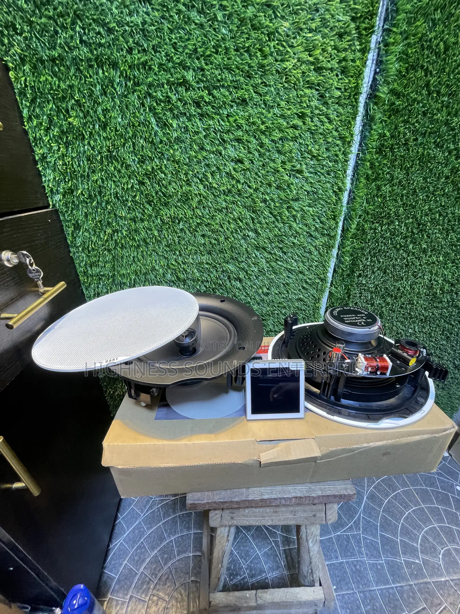 4-Inch in-Wall Amplifier + 100W Ceiling Speaker �