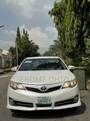 Toyota Camry SE 4dr Sedan (2.5L 4cyl 6A) 2015 White