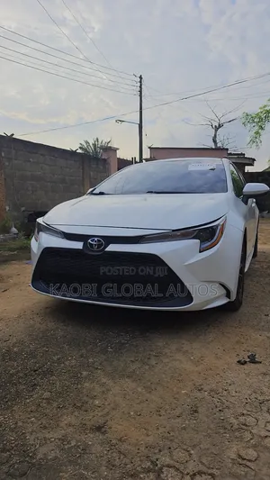 Toyota Corolla LE 2020 White