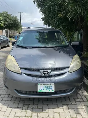 Toyota Sienna 2010 Gray
