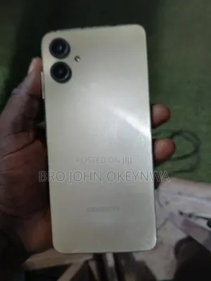 Samsung Galaxy A06 128 GB Gold