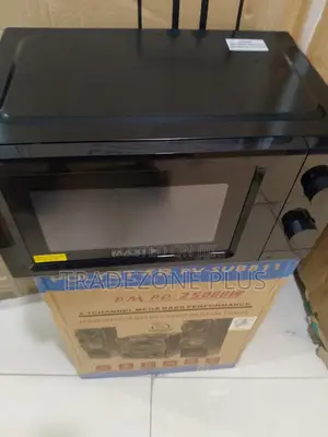 Maxi 700 Watts Manual Microwave for Convenient Heating