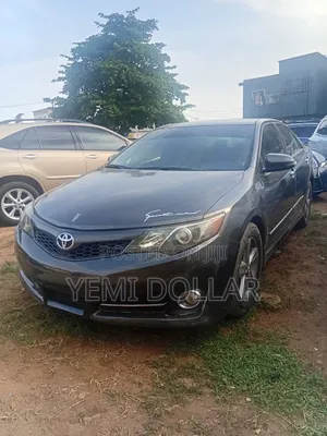 Toyota Camry SE 4dr Sedan (2.5L 4cyl 6A) 2013 Gray