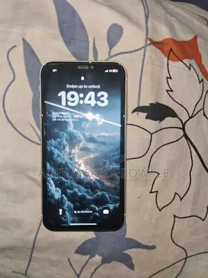 Apple iPhone XR 64 GB White