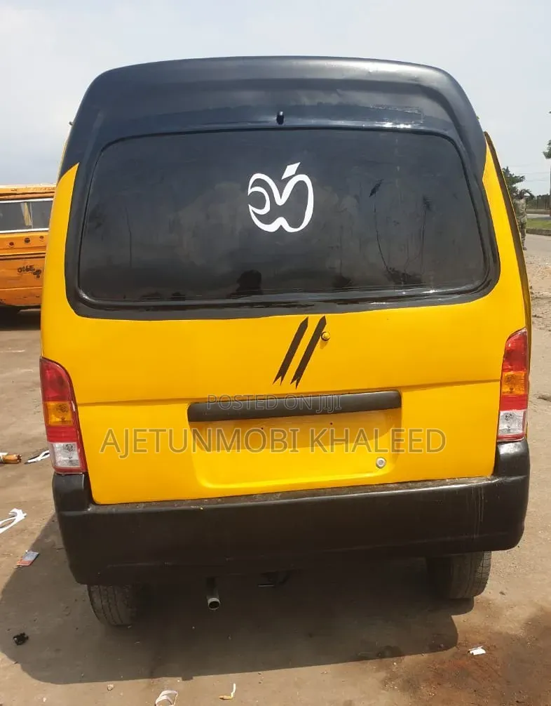 Suzuki APV Minibus 2010 Yellow