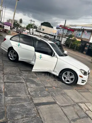 Mercedes-Benz C300 2010 White