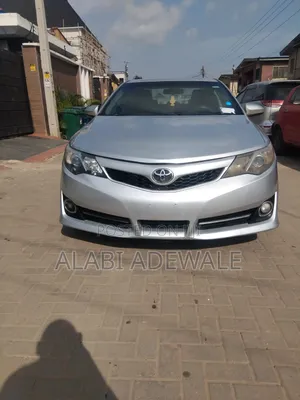 Toyota Camry SE 4dr Sedan w/Prod. End 11/13 (2.5L 4cyl 6A) 2014 Silver