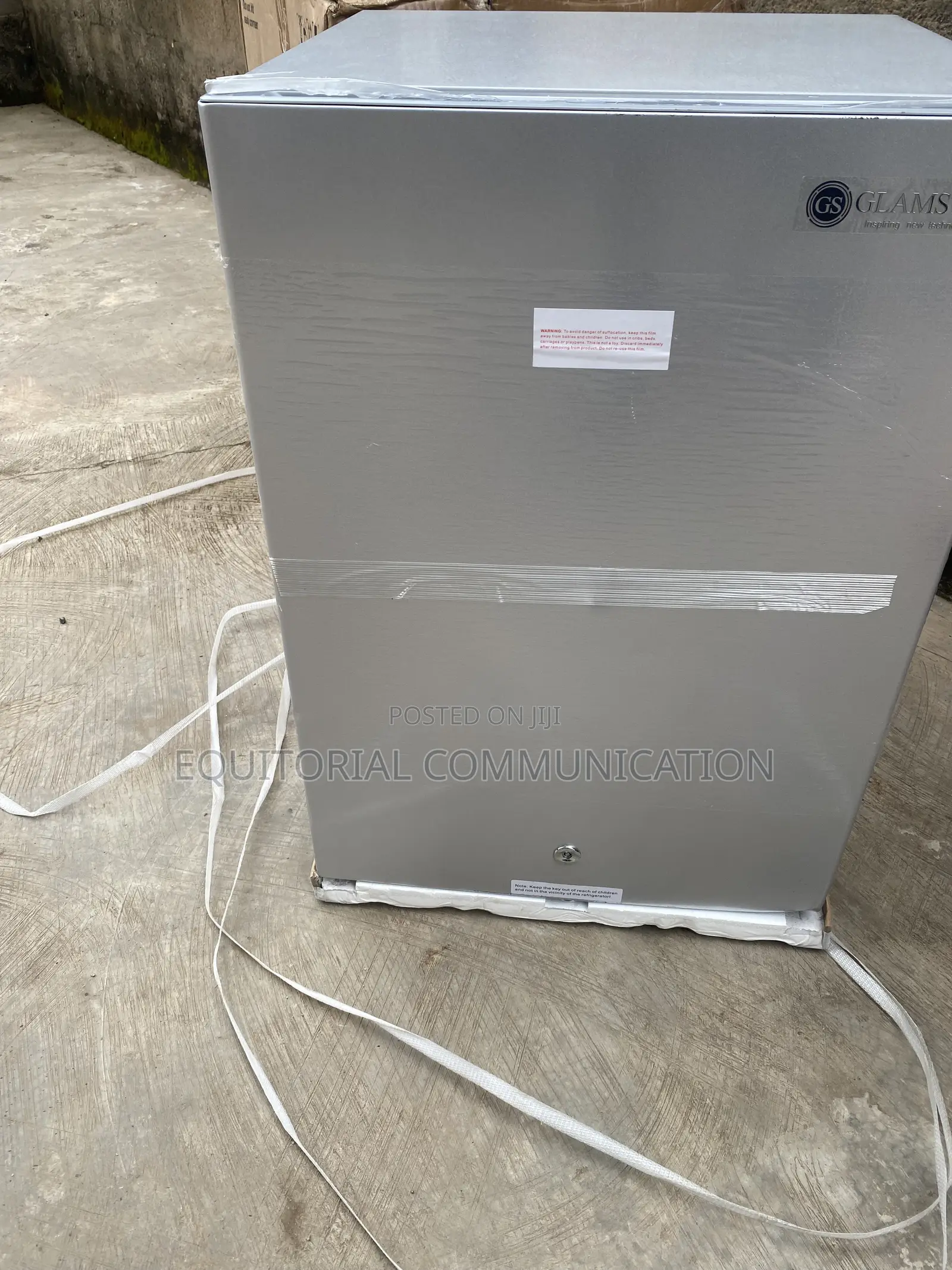 Glamstar GFR-90S-E Space-Saving Refrigerator 70L