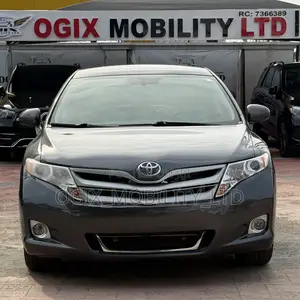 Toyota Venza V6 AWD 2010 Gray