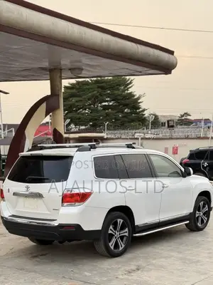 Toyota Highlander Limited 3.5l 4WD 2013 White