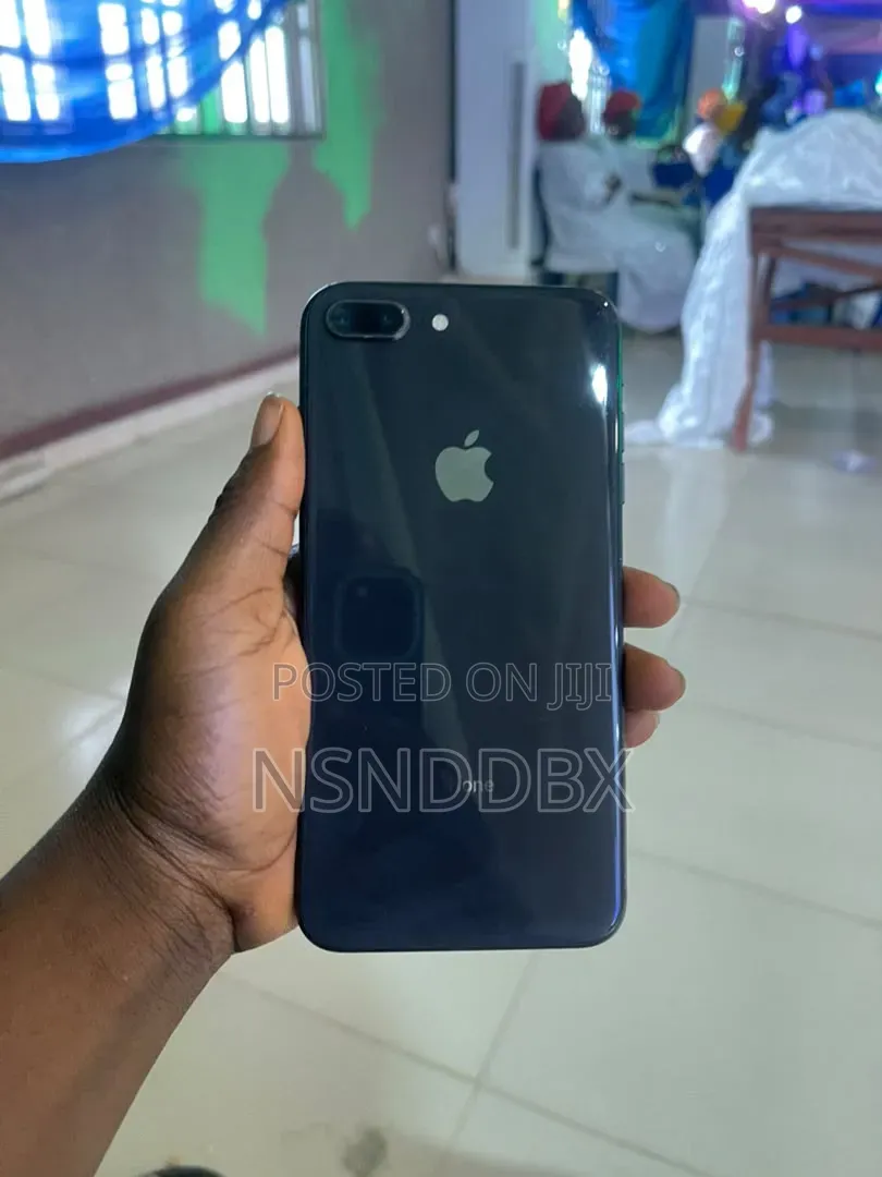 Apple iPhone 8 Plus 64 GB Black