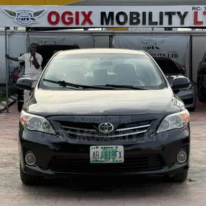 Toyota Corolla LE 4dr Sedan (1.8L 4cyl 4A) 2013 Black