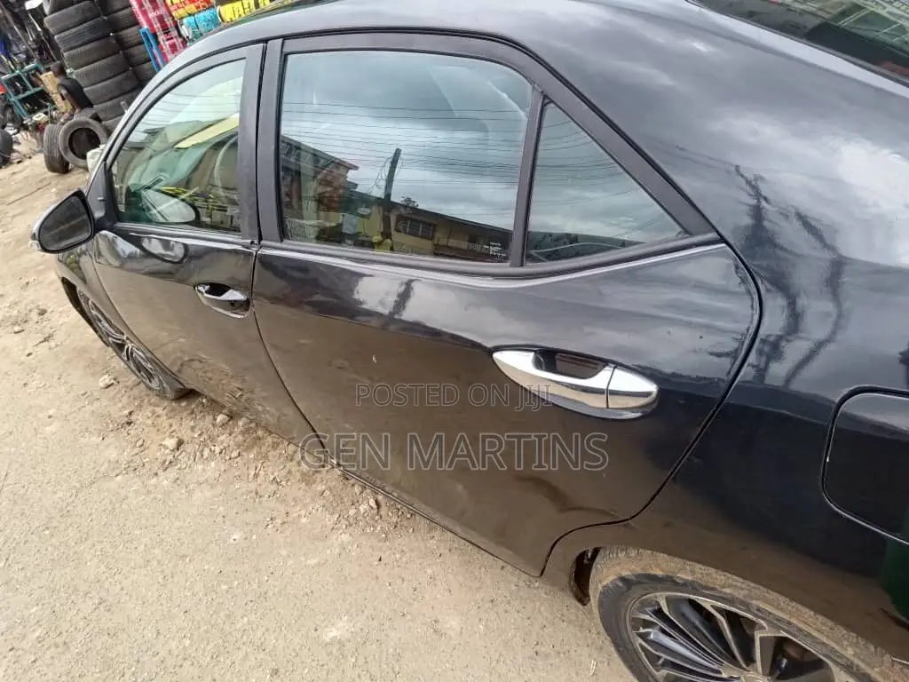Toyota Corolla 2015 Black