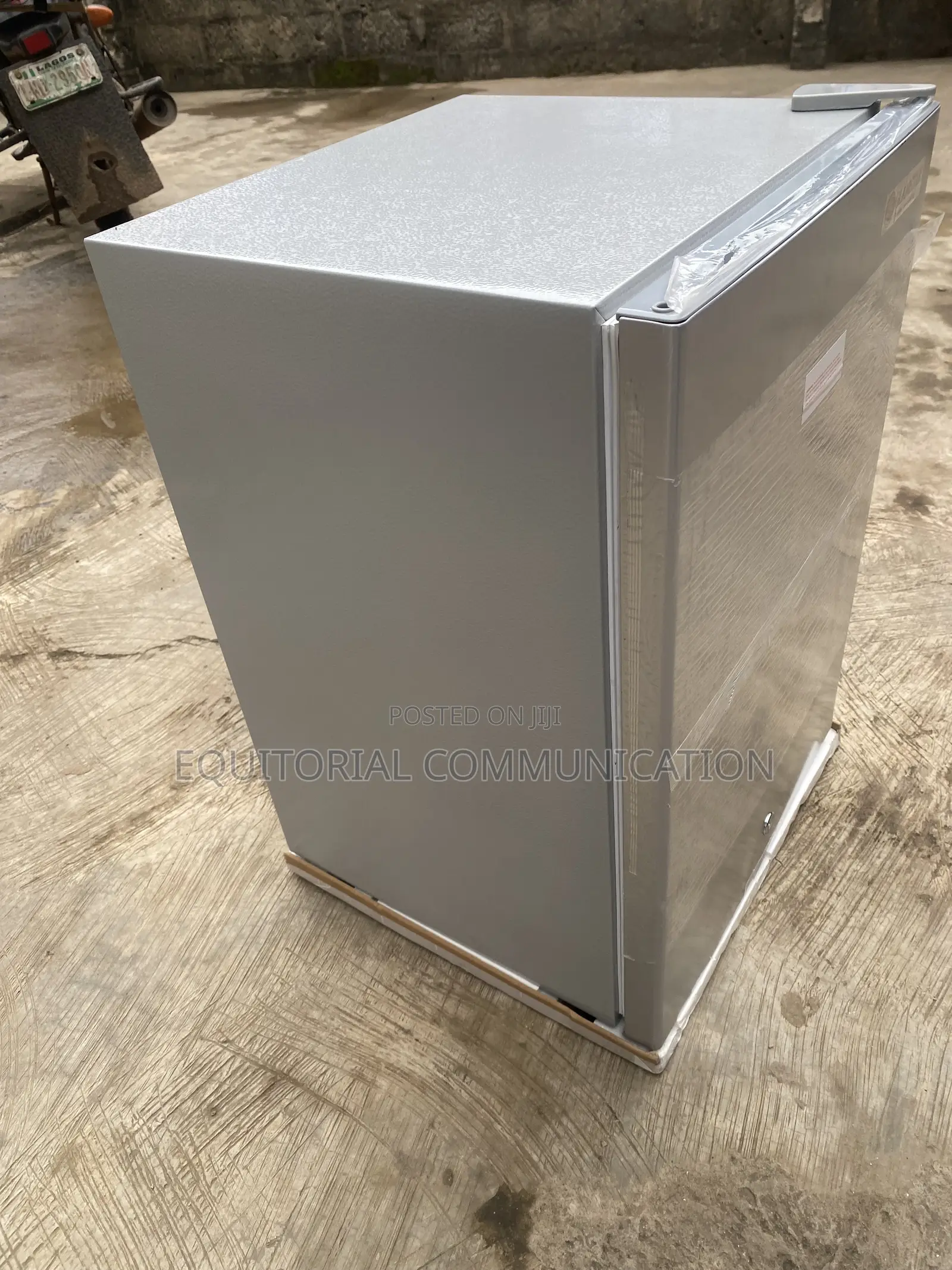 Glamstar GFR-90S-E Convenient Compact Fridge 70L