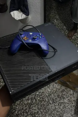 Xbox One With Wired Controller