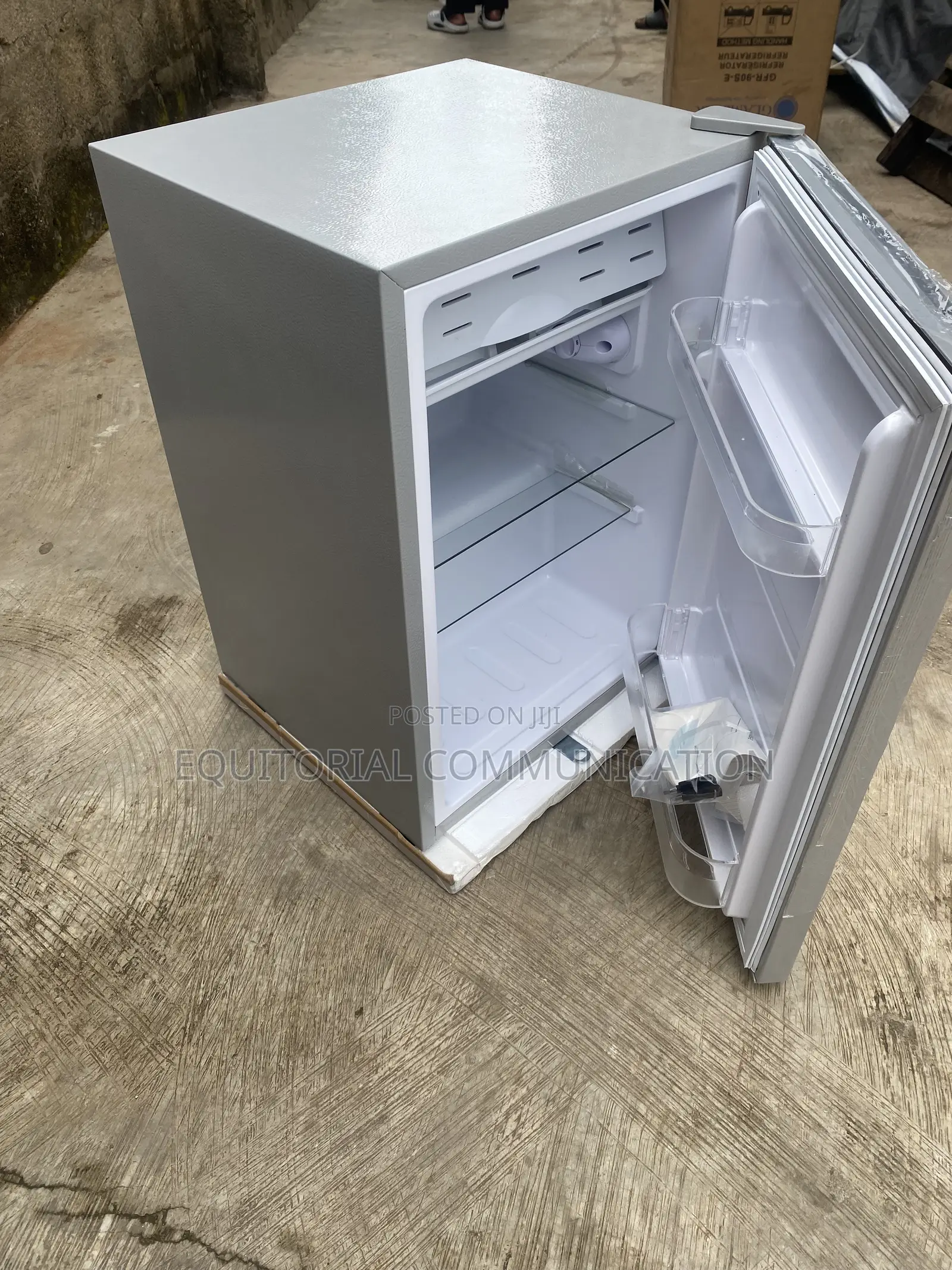 Glamstar GFR-90S-E Small Kitchen Refrigerator 70L