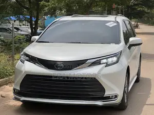Toyota Sienna 2022 White