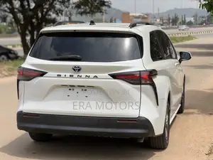Toyota Sienna 2022 White