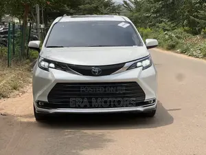Toyota Sienna 2022 White