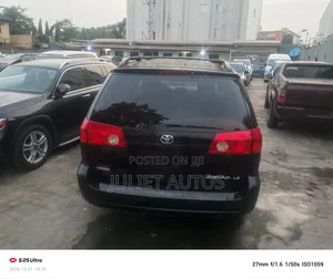 Toyota Sienna 2006 Black