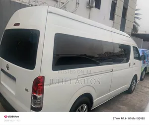 Toyota HiAce 2017 White